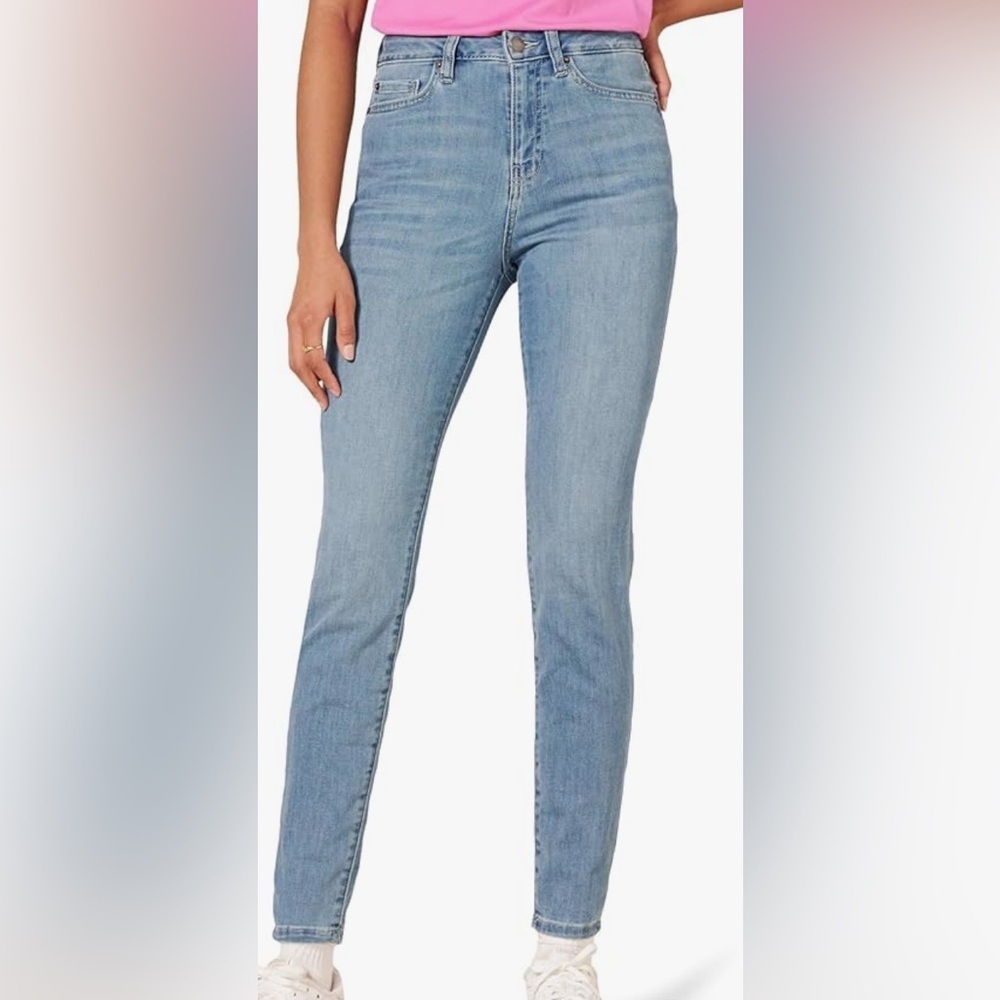Amazon Essentials Women's High Rise Jeans - Light Blue. SIZE 12  NWT